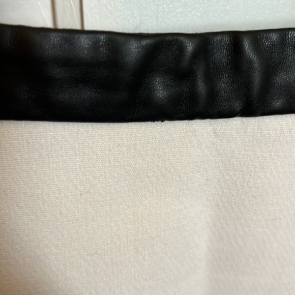 Banana Republic Winter White A-line Mini w/ Faux leather Trim Sz 4 - Picture 3 of 6